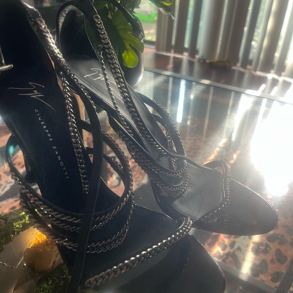 Giuseppe Zanotti Black Heels with Silver Chain Detail - Picture 5 of 6